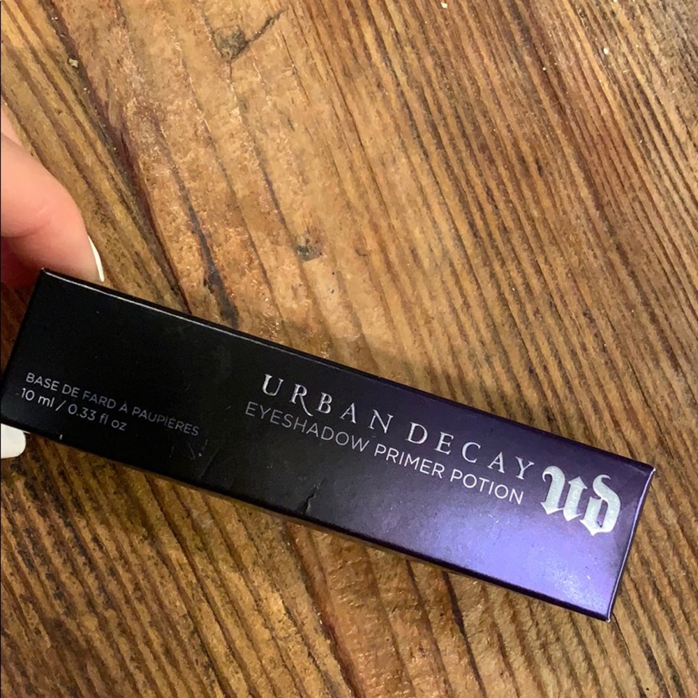 Urban Decay eyeshadow primer potion